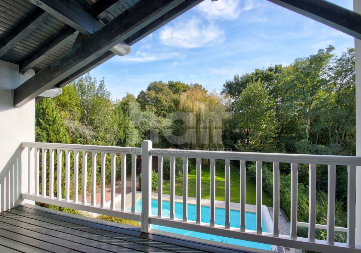 Arcangues, proche Golf, maison avec parc et piscine
