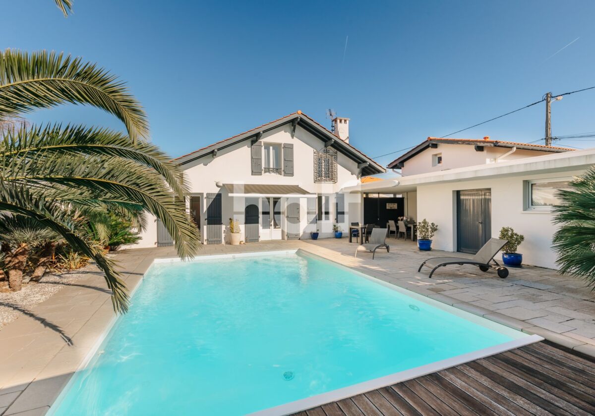 Biarritz, quartier Aguiléra, maison avec piscine et dépendance