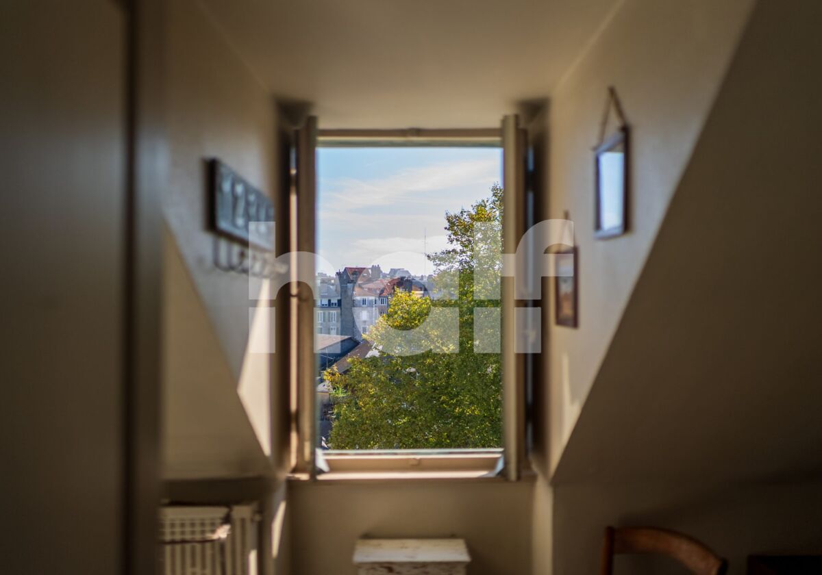 Pau, quartier du Château, appartement en dernier étage vue dégagée